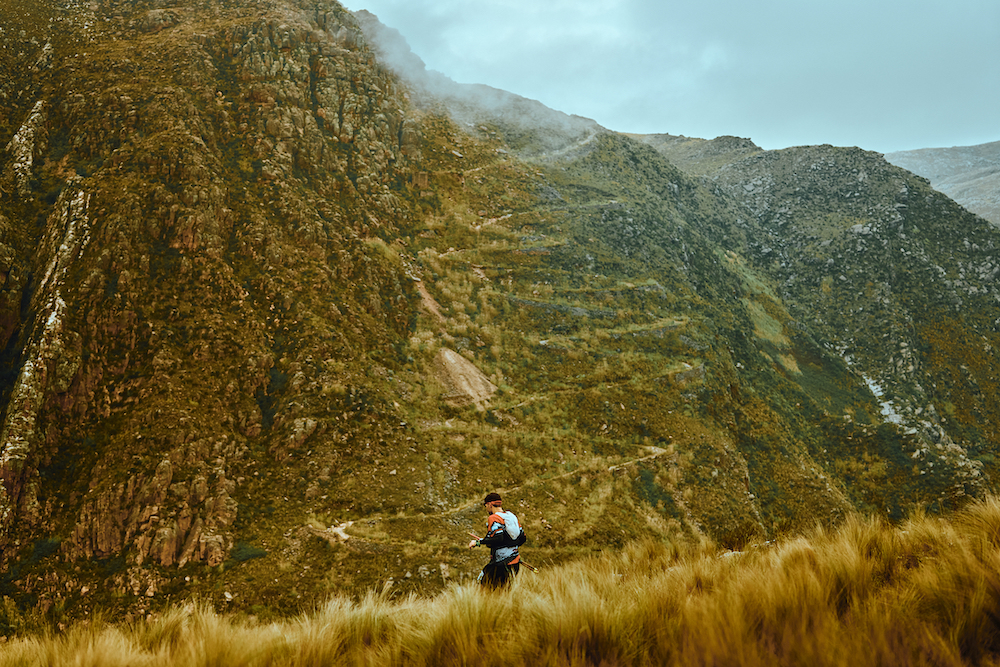 a runner at the foot of a hairpin climb at the Ultra Trail al Aspero